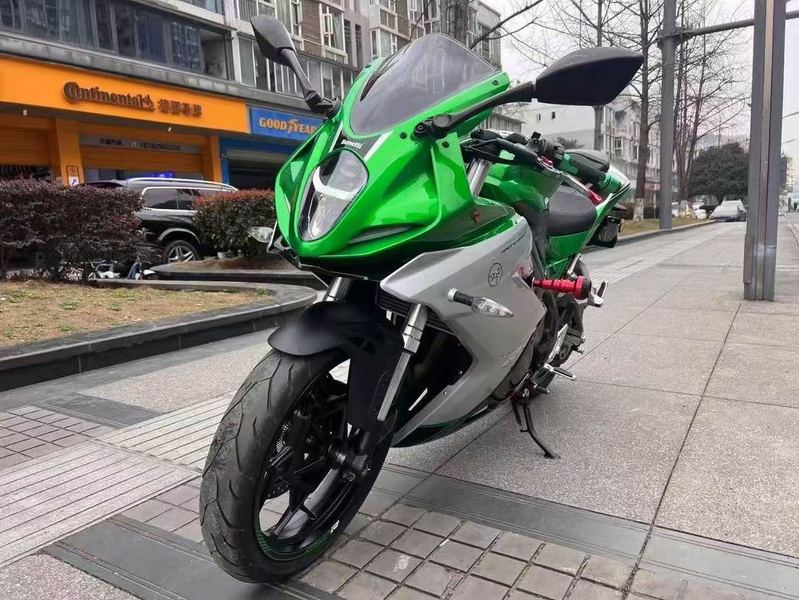 二手贝纳利龙卷风 Tornado 252R