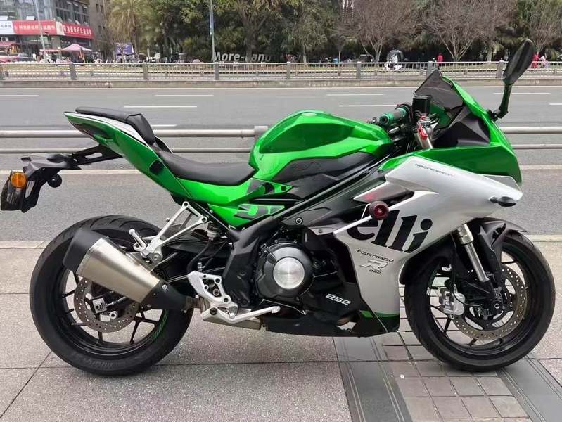 二手贝纳利龙卷风 Tornado 252R