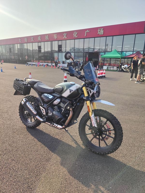 二手凯旋Scrambler 400 X
