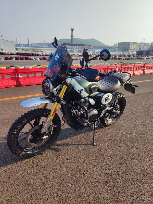 二手凯旋Scrambler 400 X