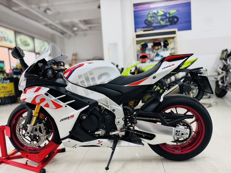 二手阿普利亚RSV4