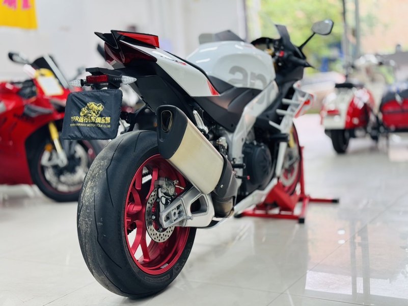 二手阿普利亚RSV4