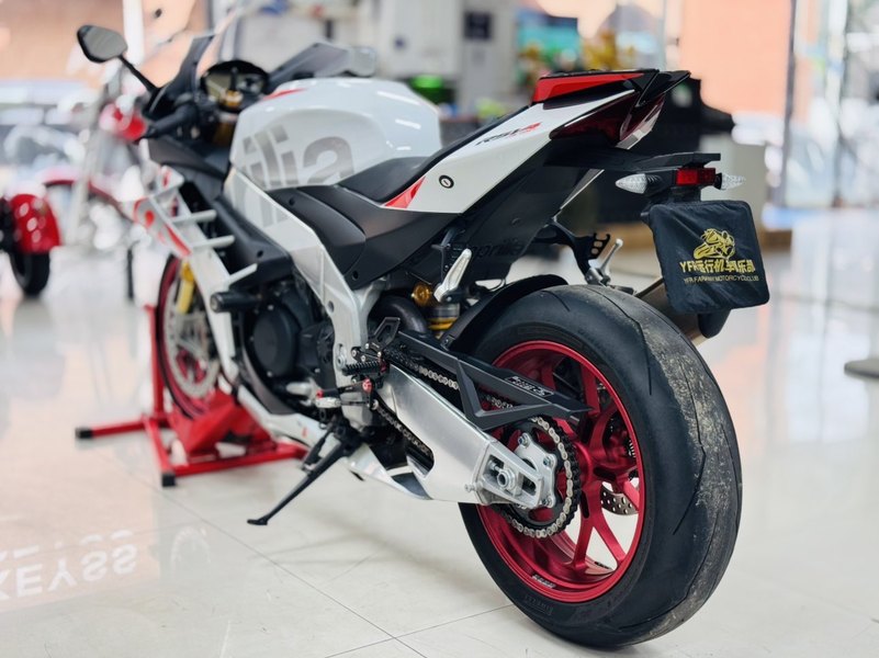 二手阿普利亚RSV4