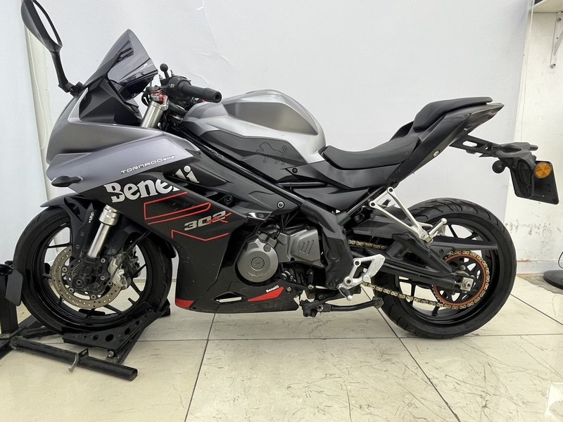 二手贝纳利龙卷风 Tornado 302R