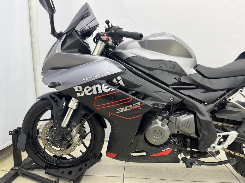 二手贝纳利龙卷风 Tornado 302R