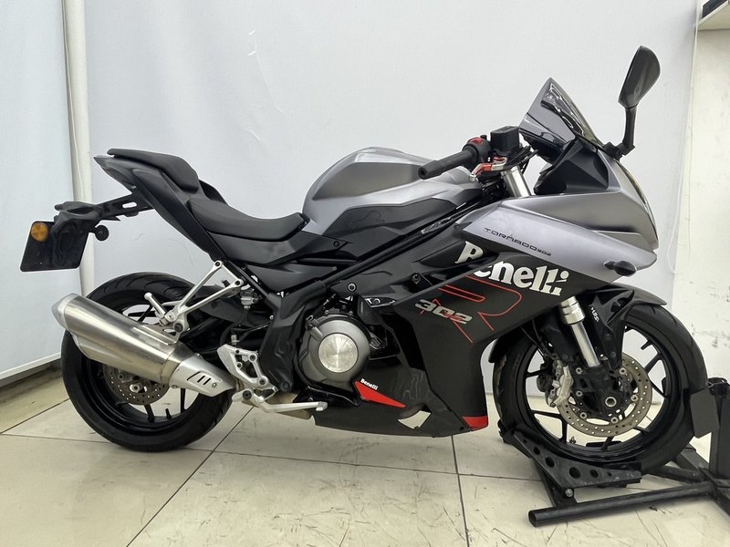 二手贝纳利龙卷风 Tornado 302R