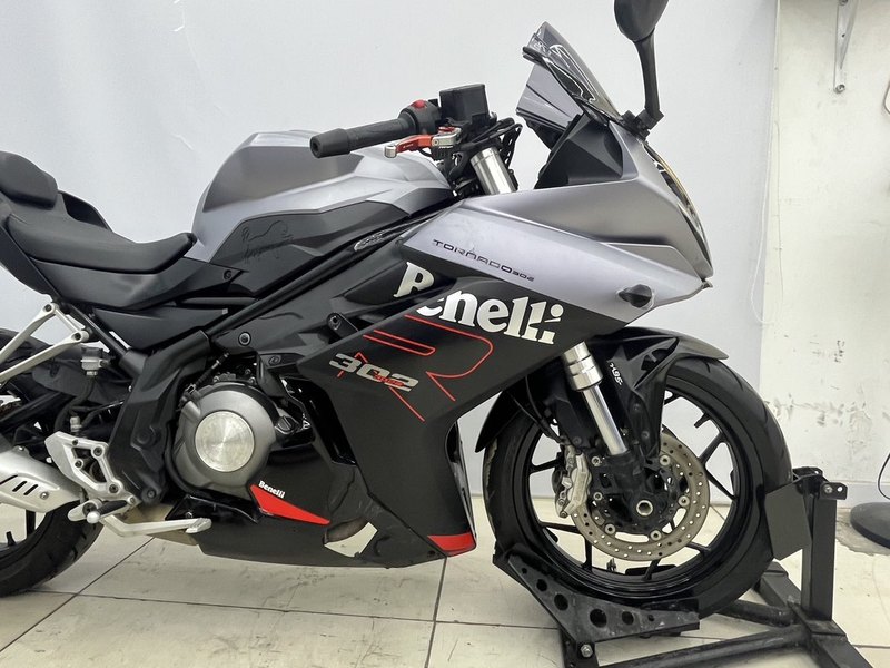 二手贝纳利龙卷风 Tornado 302R