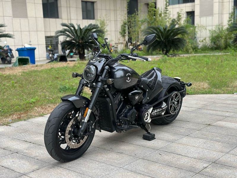 二手香帅金刚狼800S