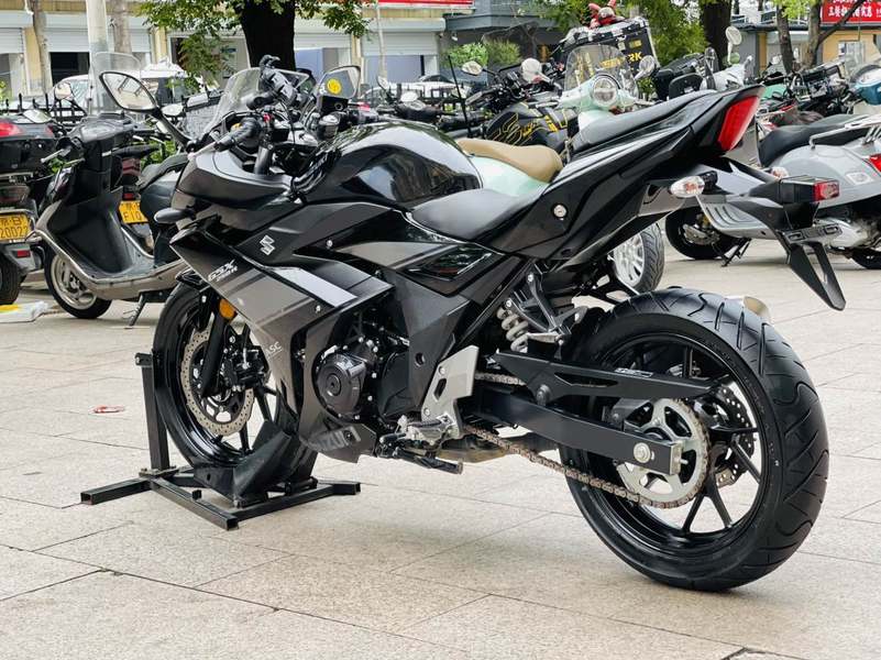 二手豪爵铃木GSX250R
