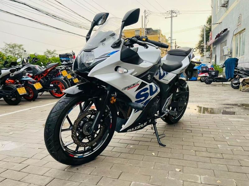 二手豪爵铃木GSX250R