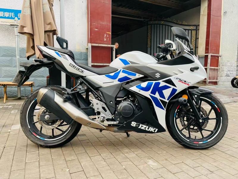 二手豪爵铃木GSX250R