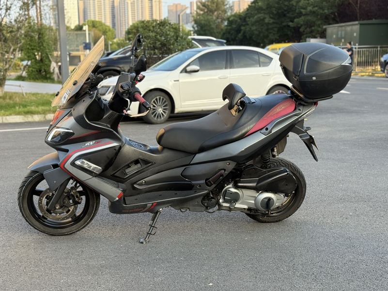 二手阿普利亚SR MAX 300