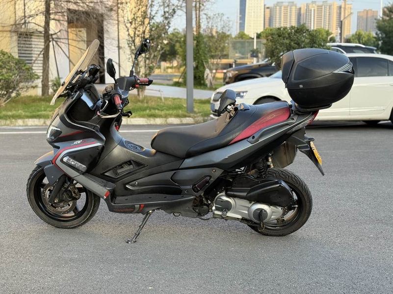 二手阿普利亚SR MAX 300