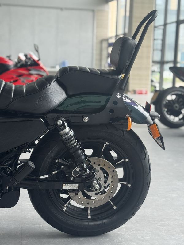 二手哈雷戴维森Iron883 硬汉