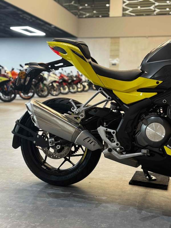 二手贝纳利龙卷风 Tornado 302R