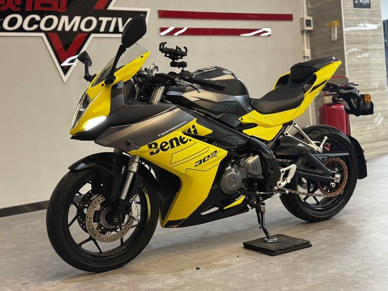 二手贝纳利龙卷风 Tornado 302R