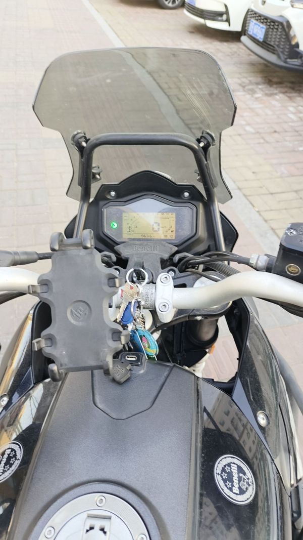 二手贝纳利金鹏 TRK251
