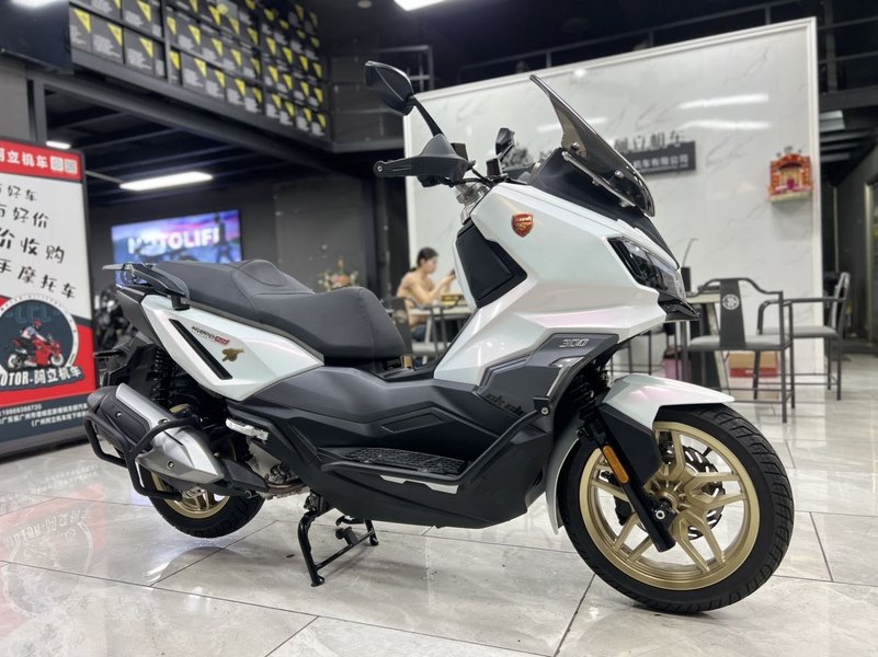 二手三阳哈士奇 Husky ADV300