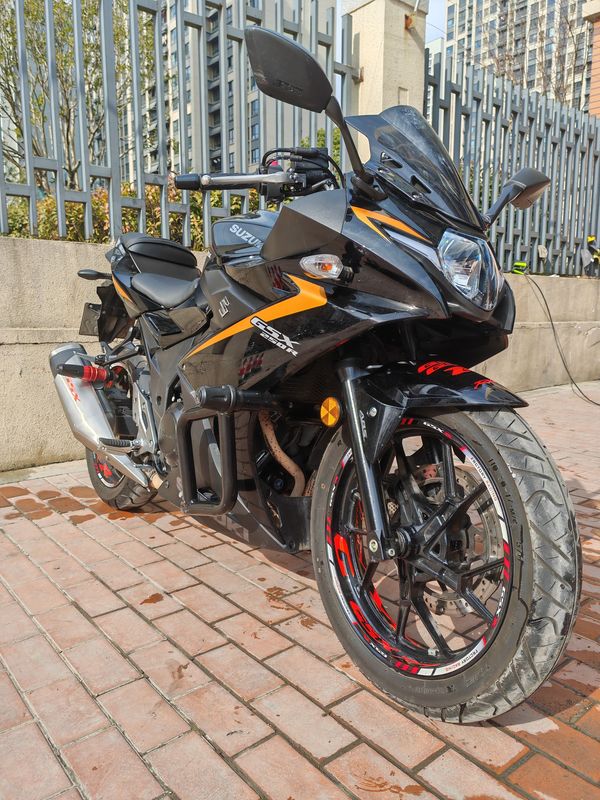 二手豪爵铃木GSX250R