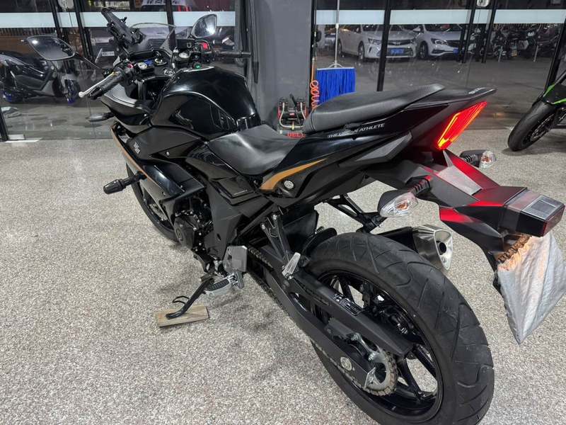 二手豪爵铃木GSX250R