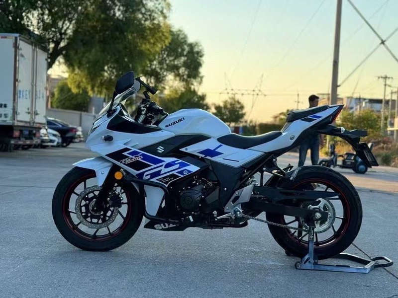 二手豪爵铃木GSX250R