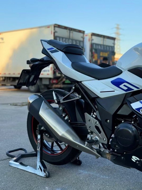 二手豪爵铃木GSX250R