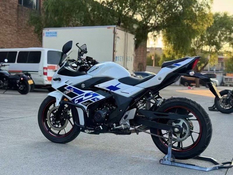 二手豪爵铃木GSX250R