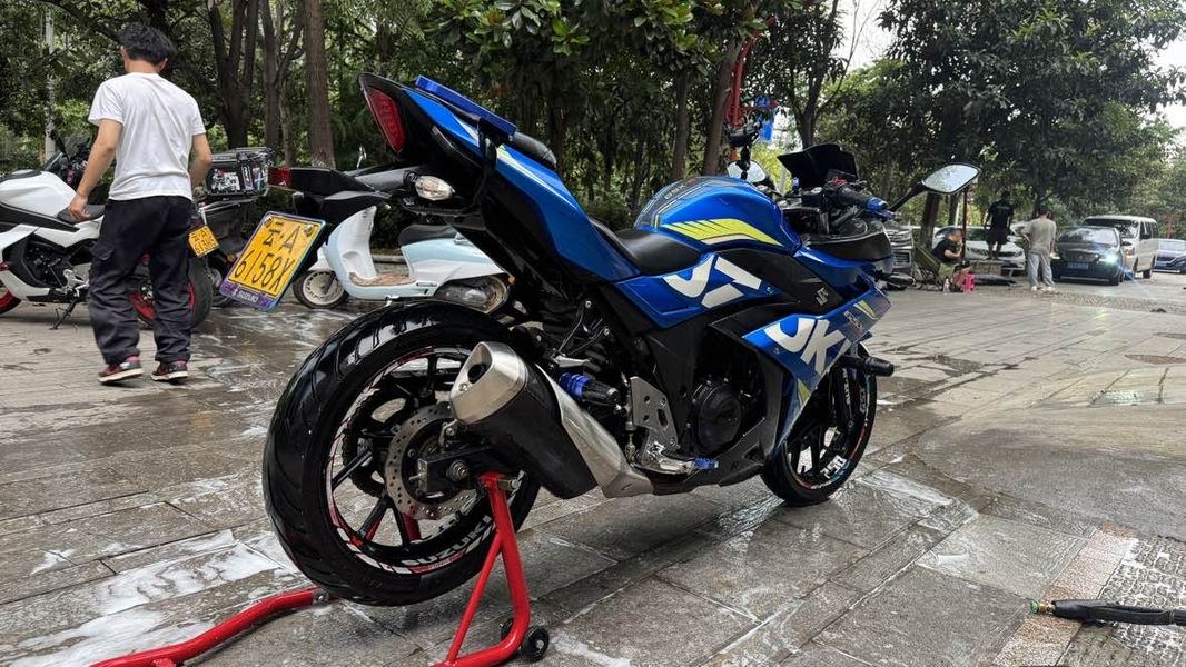 二手豪爵铃木GSX250R