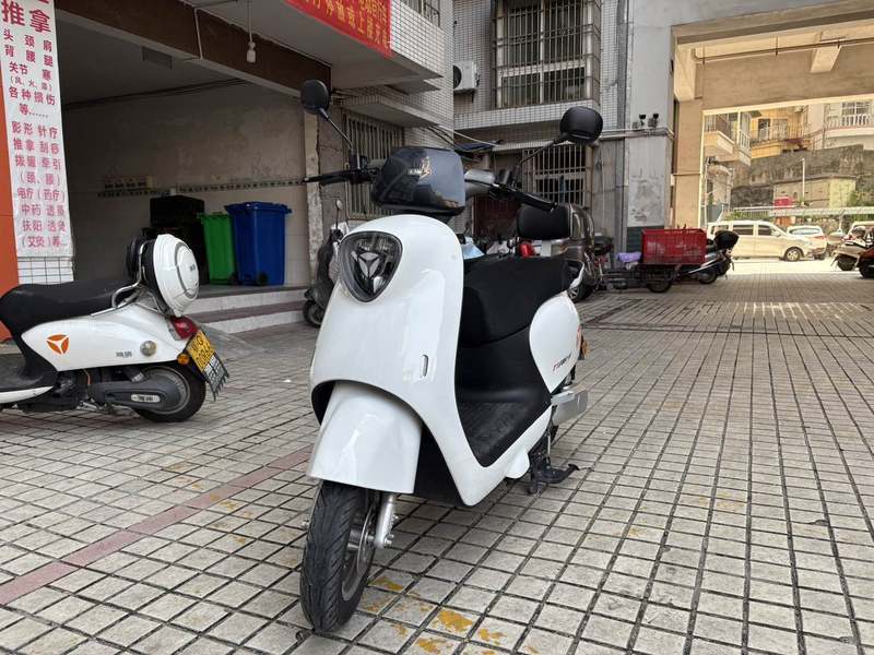 二手雅迪冠能 M9