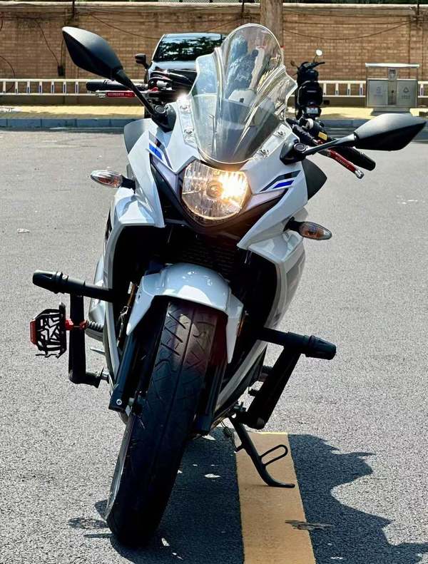二手豪爵铃木GSX250R