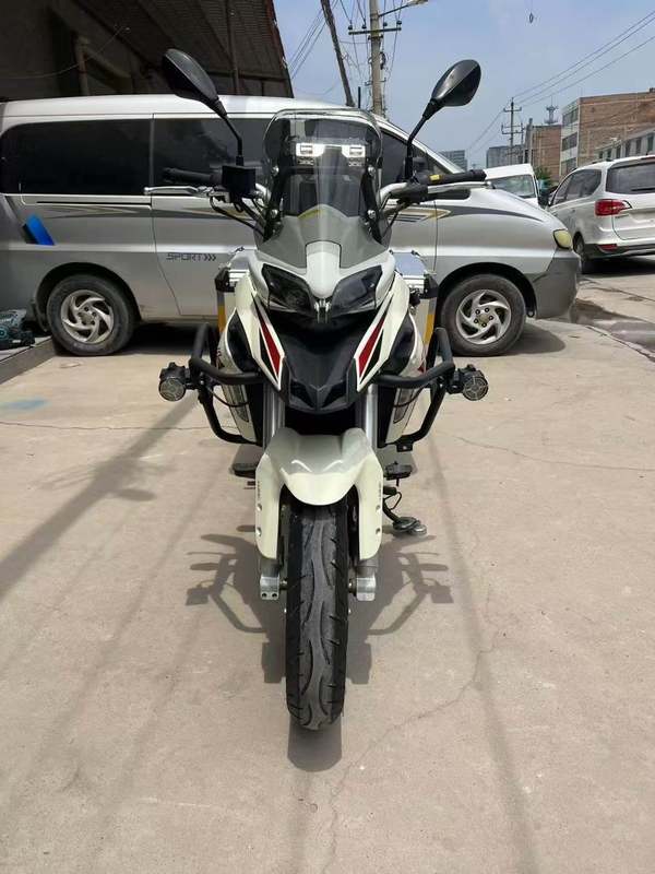 二手贝纳利金鹏 TRK251