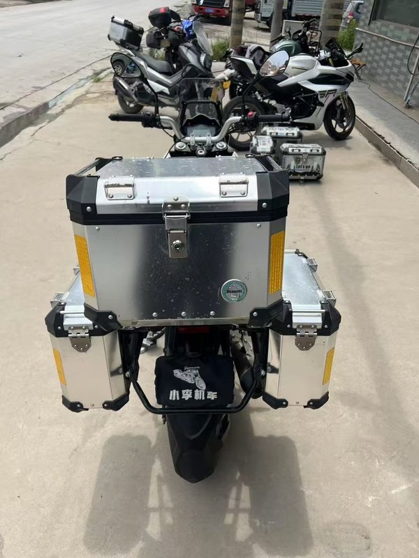 二手贝纳利金鹏 TRK251