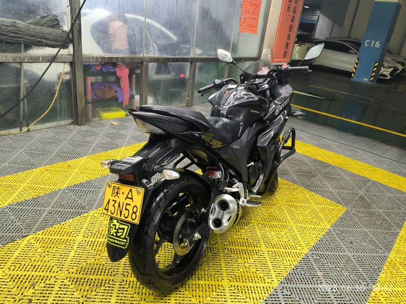 二手济南铃木极客飒 Gixxer 155