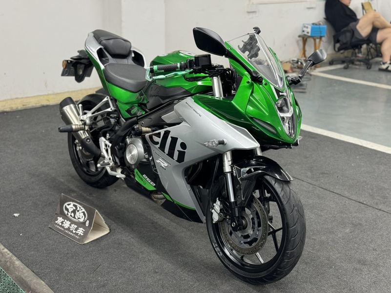 二手贝纳利龙卷风 Tornado 252R