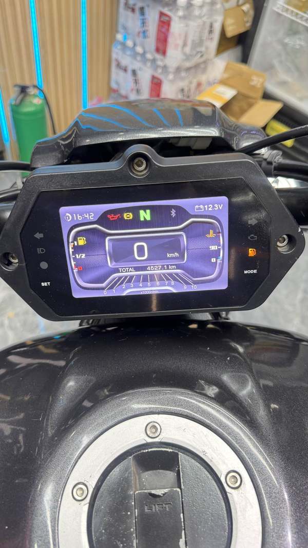 二手香帅金刚狼800S