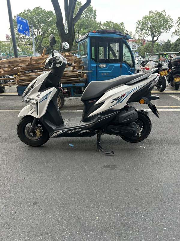 二手新大洲本田裂行 RX125Fi