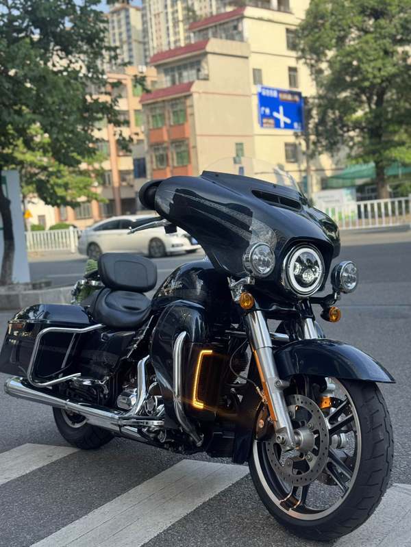 二手哈雷戴维森大道滑翔 Street Glide
