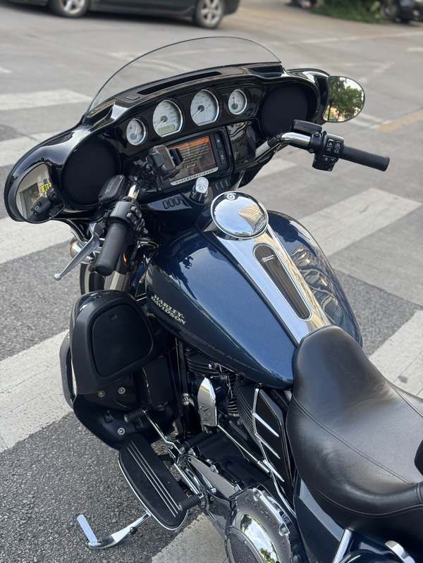 二手哈雷戴维森大道滑翔 Street Glide