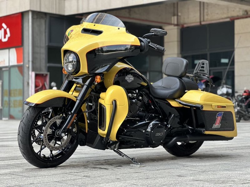 二手哈雷戴维森大道滑翔 Street Glide