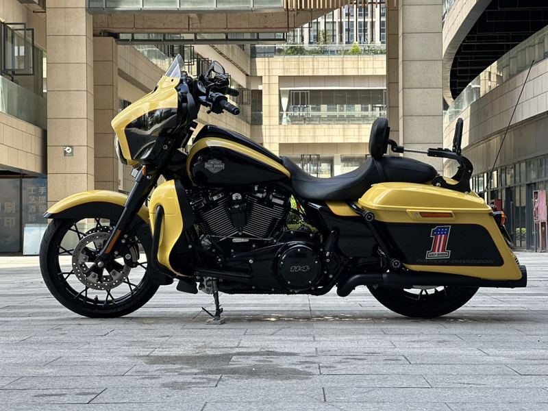 二手哈雷戴维森大道滑翔 Street Glide
