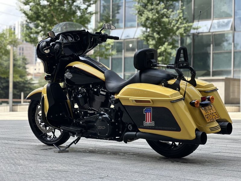 二手哈雷戴维森大道滑翔 Street Glide