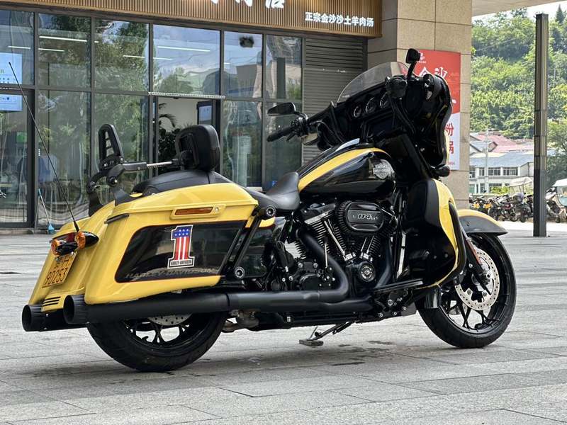 二手哈雷戴维森大道滑翔 Street Glide