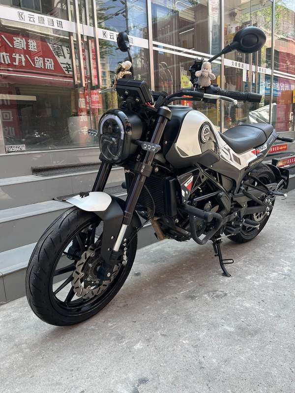 二手贝纳利幼狮 Leoncino 250