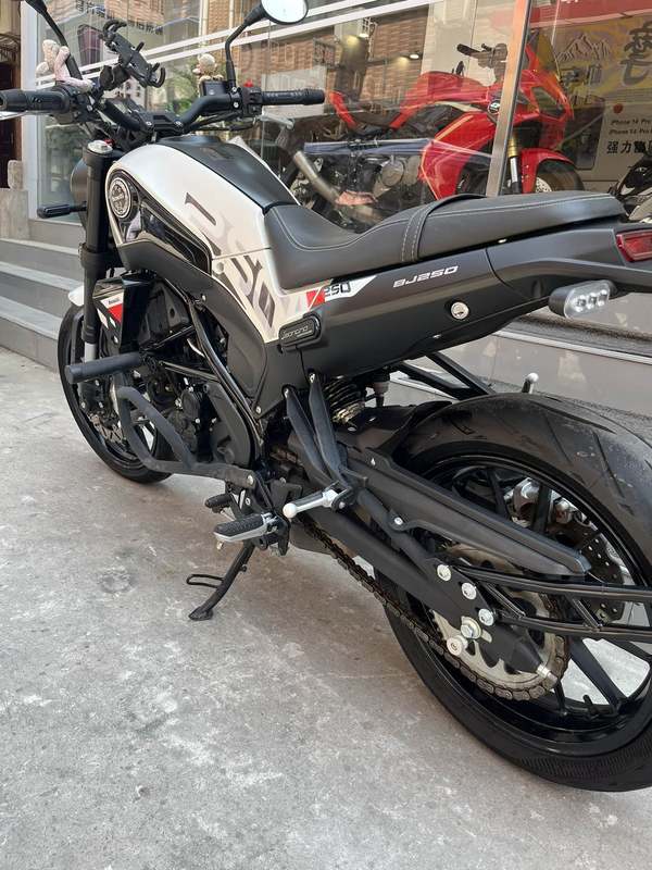 二手贝纳利幼狮 Leoncino 250