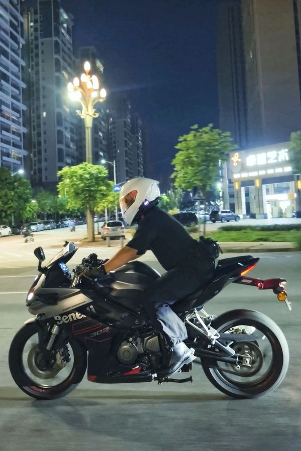 二手贝纳利龙卷风 Tornado 302R