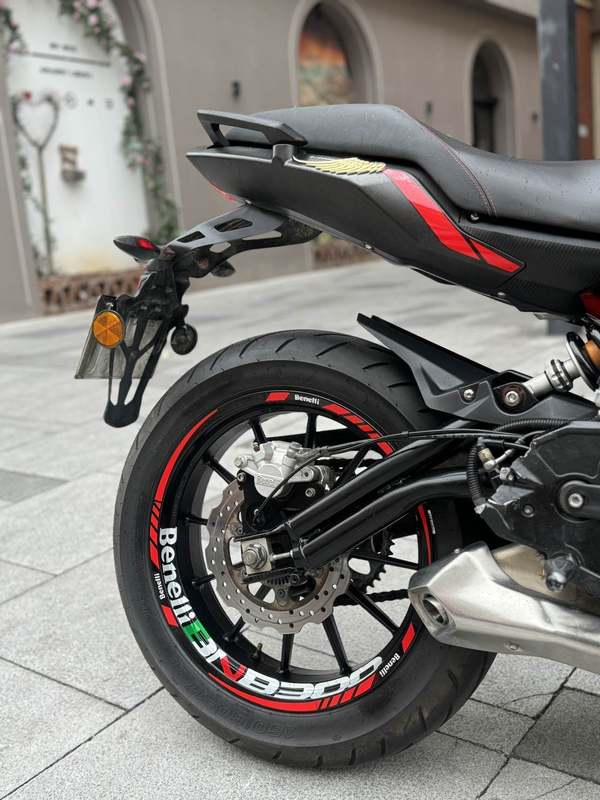 二手贝纳利蓝宝龙 BN302S