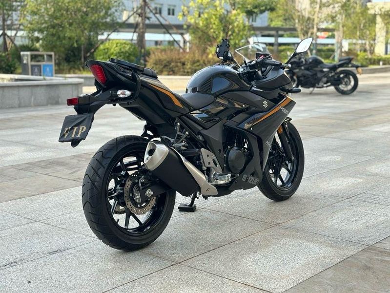 二手豪爵铃木GSX250R