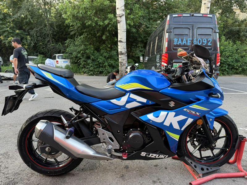 二手豪爵铃木GSX250R