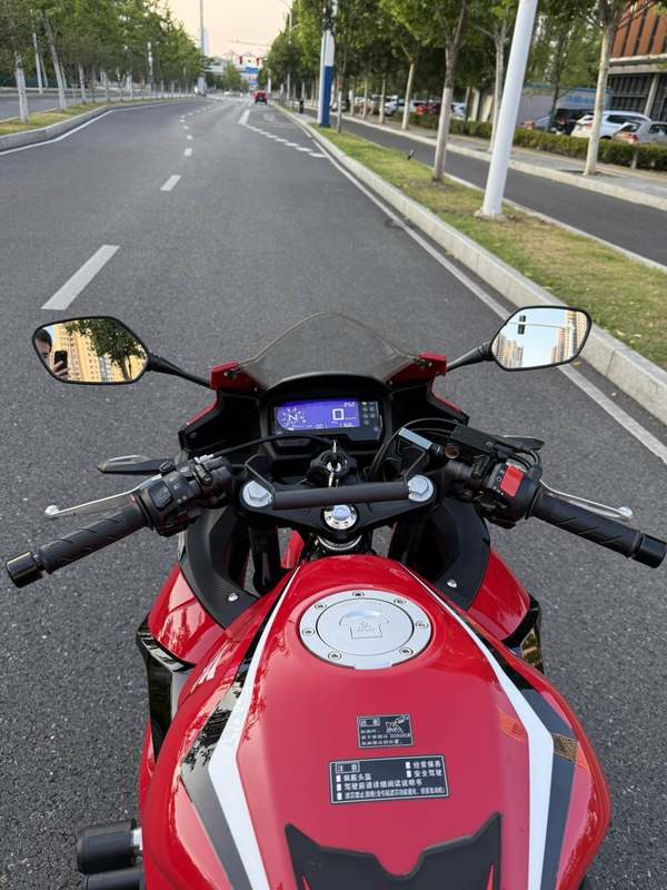 二手本田CBR400R
