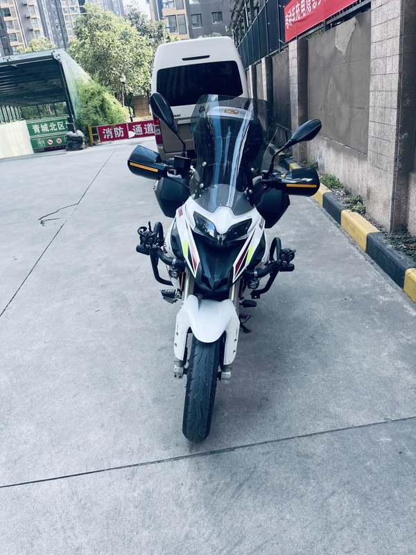 二手贝纳利金鹏 TRK251
